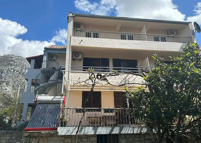 Apartments Djulija