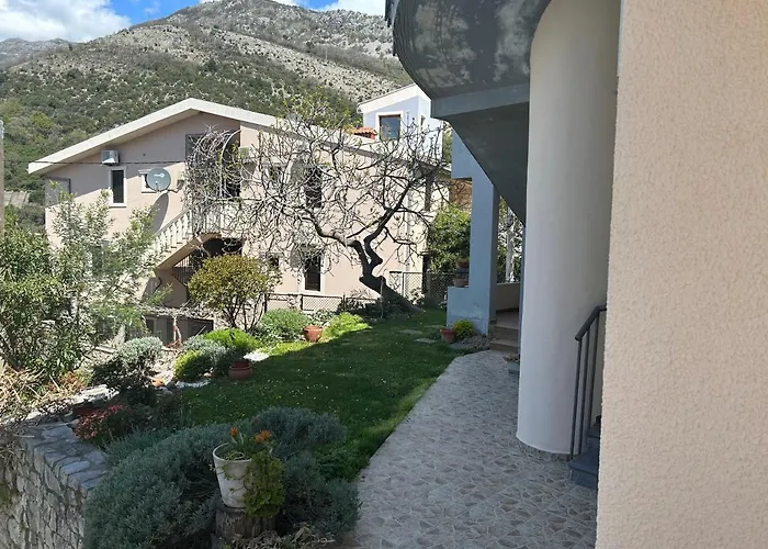 Apartments Djulija